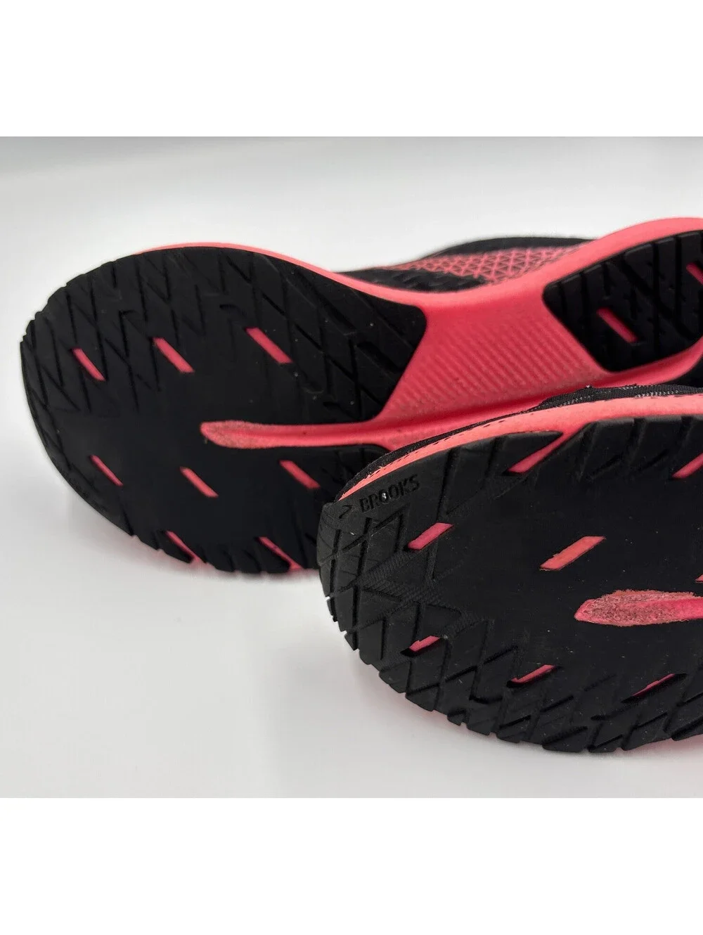 Brooks Hyperion Tempo Running Shoes Women's Size 7 Black Pink Trainers